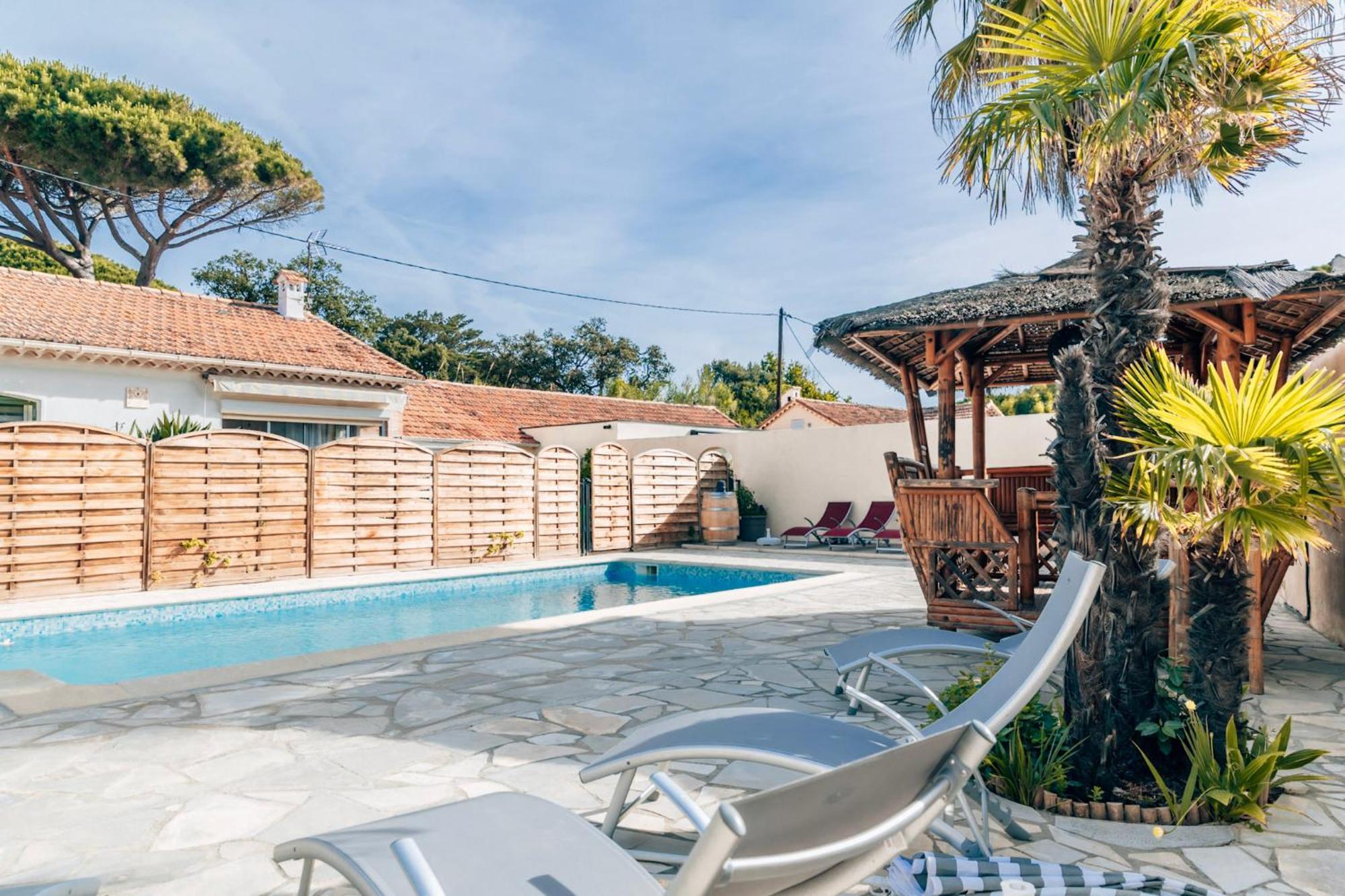 Reve D'Azur, Mazet En Bord De Mer, Parking, Piscine Partagee, Terrasse Bbq & Draps Inclus La Nartelle, 1 Salon, 1 Chambre, 1 Cuisine , 1 Sdb Сен Максим Екстериор снимка