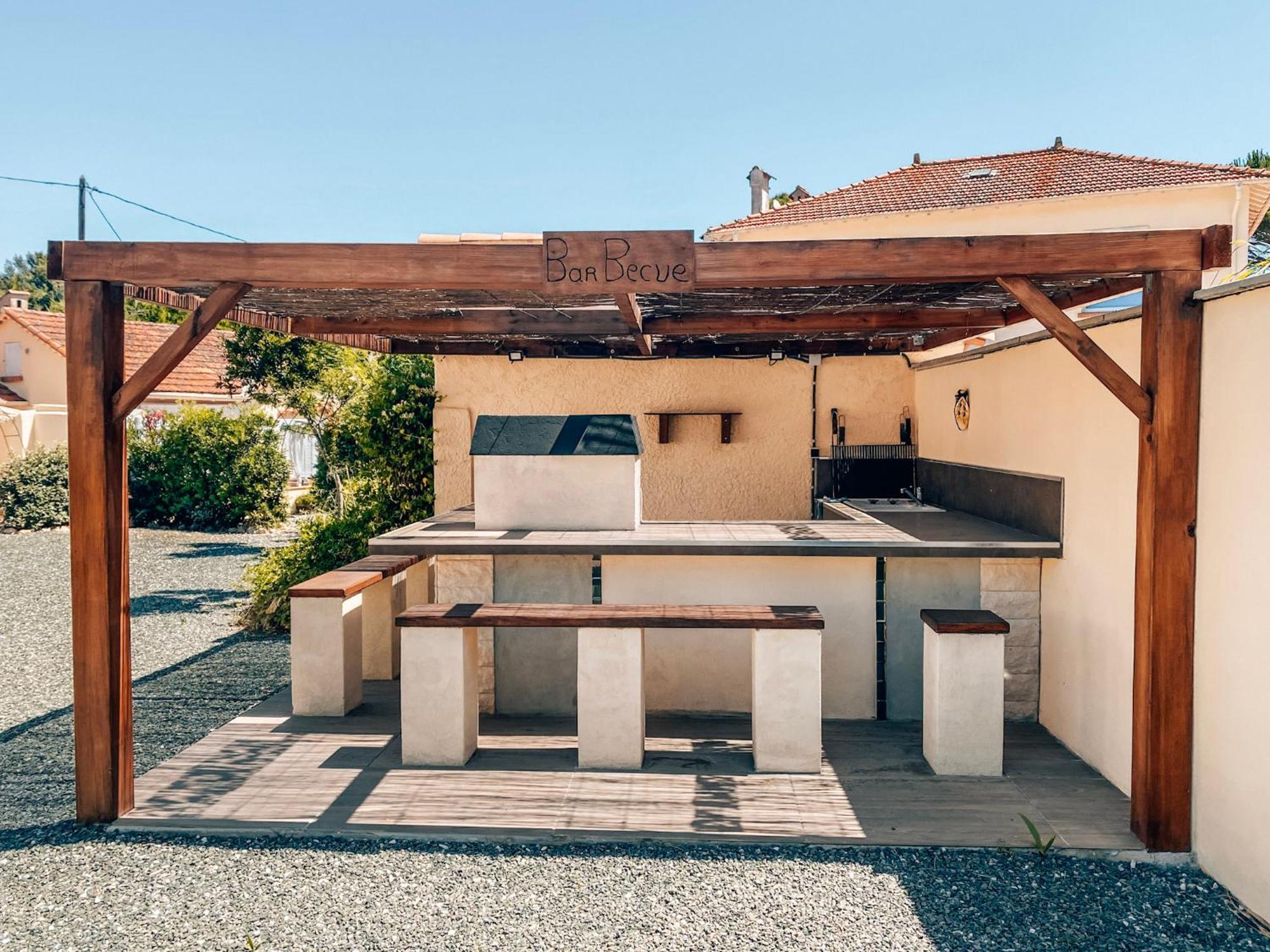 Reve D'Azur, Mazet En Bord De Mer, Parking, Piscine Partagee, Terrasse Bbq & Draps Inclus La Nartelle, 1 Salon, 1 Chambre, 1 Cuisine , 1 Sdb Сен Максим Екстериор снимка