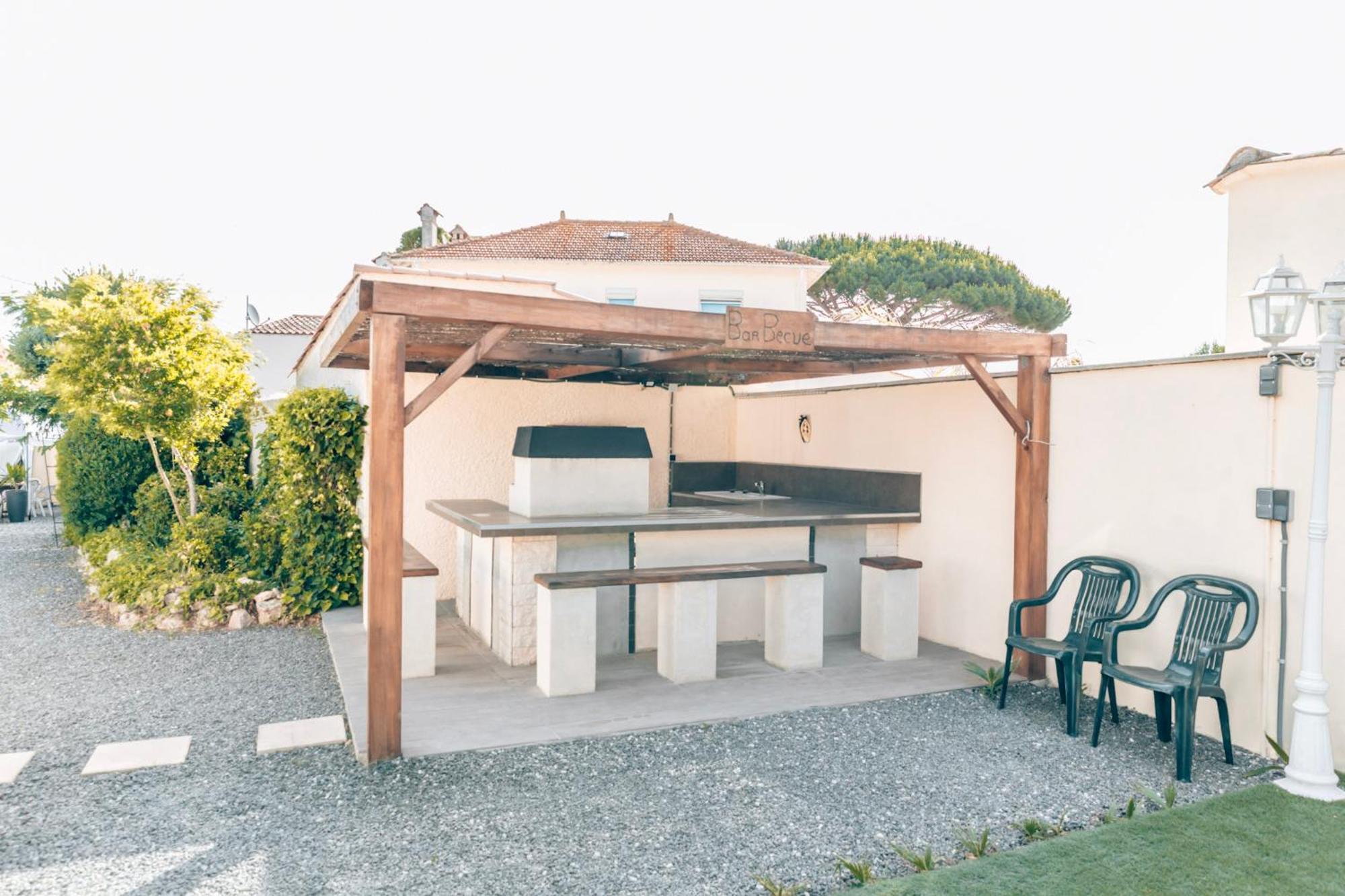 Reve D'Azur, Mazet En Bord De Mer, Parking, Piscine Partagee, Terrasse Bbq & Draps Inclus La Nartelle, 1 Salon, 1 Chambre, 1 Cuisine , 1 Sdb Сен Максим Екстериор снимка