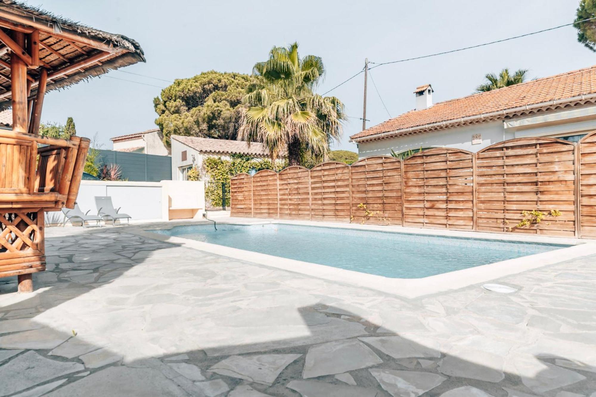 Reve D'Azur, Mazet En Bord De Mer, Parking, Piscine Partagee, Terrasse Bbq & Draps Inclus La Nartelle, 1 Salon, 1 Chambre, 1 Cuisine , 1 Sdb Сен Максим Екстериор снимка