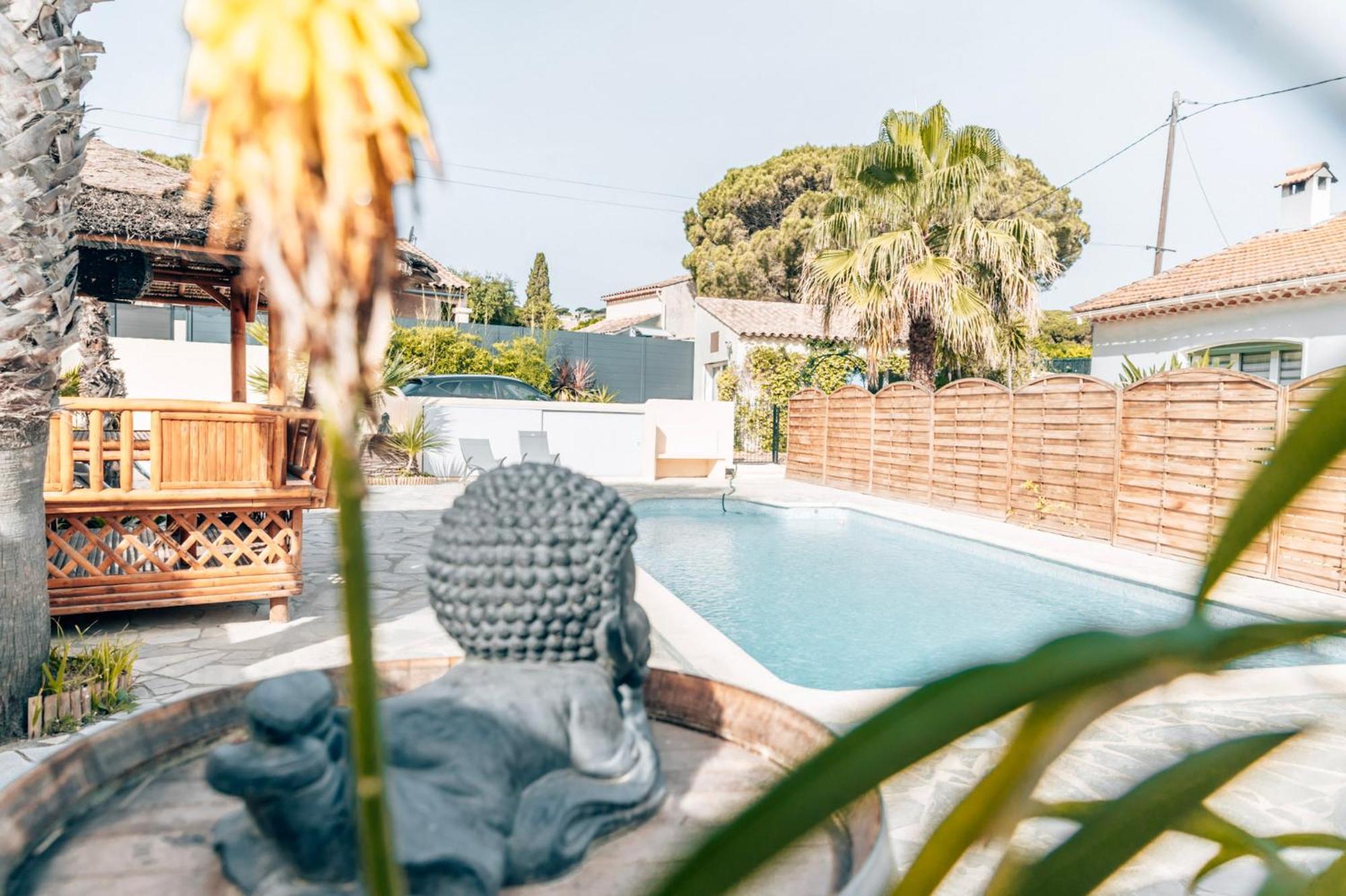 Reve D'Azur, Mazet En Bord De Mer, Parking, Piscine Partagee, Terrasse Bbq & Draps Inclus La Nartelle, 1 Salon, 1 Chambre, 1 Cuisine , 1 Sdb Сен Максим Екстериор снимка