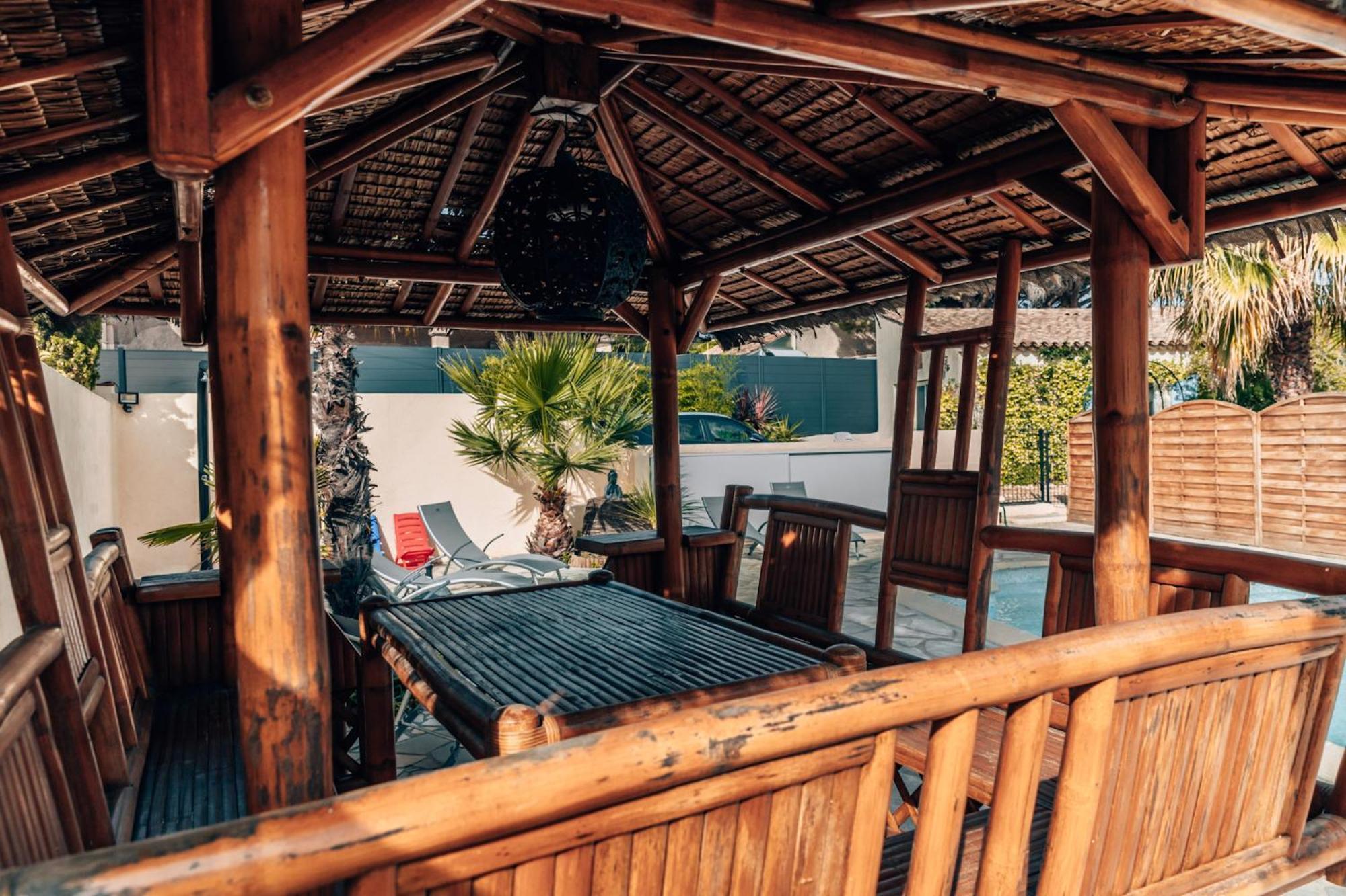 Reve D'Azur, Mazet En Bord De Mer, Parking, Piscine Partagee, Terrasse Bbq & Draps Inclus La Nartelle, 1 Salon, 1 Chambre, 1 Cuisine , 1 Sdb Сен Максим Екстериор снимка