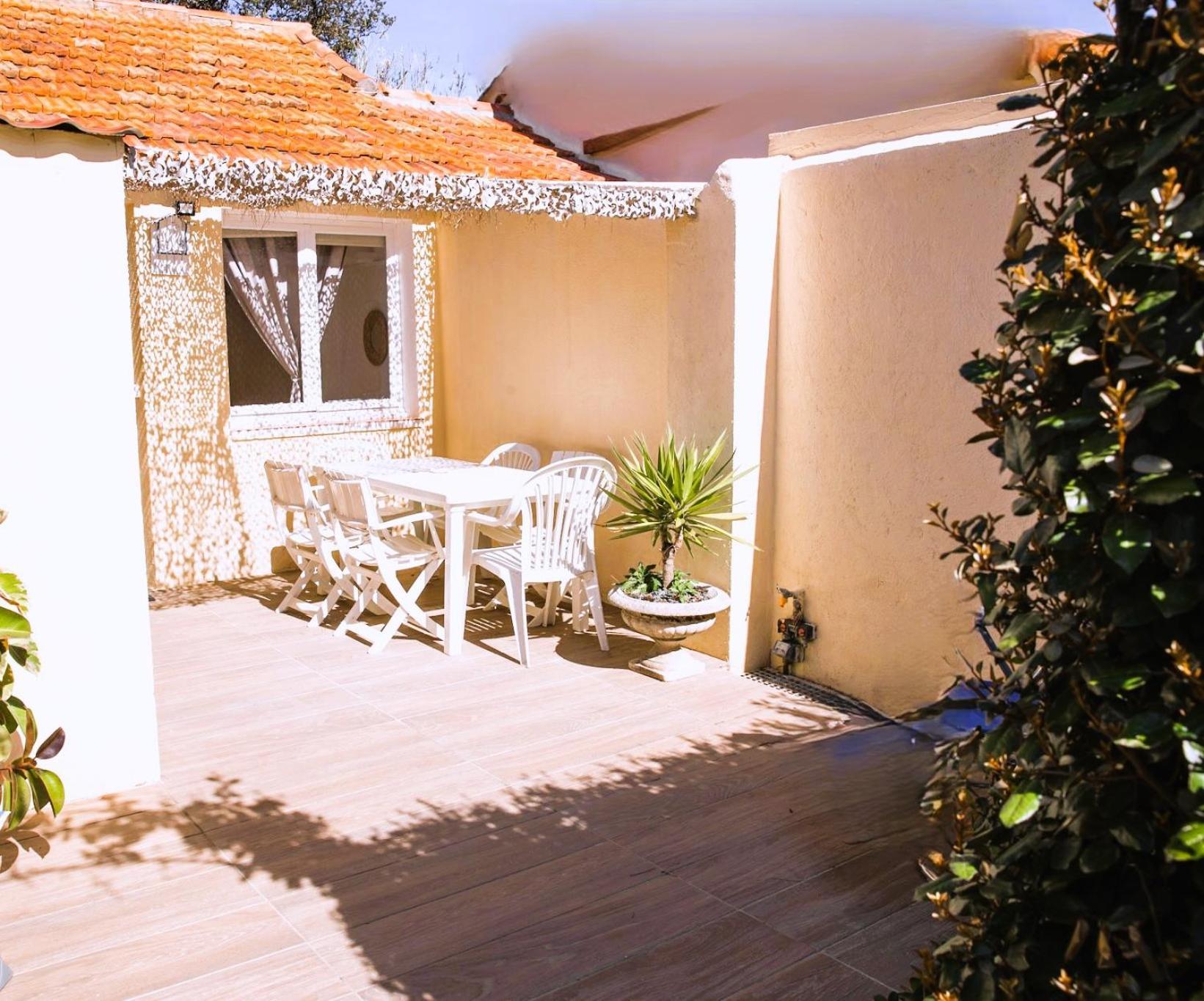 Reve D'Azur, Mazet En Bord De Mer, Parking, Piscine Partagee, Terrasse Bbq & Draps Inclus La Nartelle, 1 Salon, 1 Chambre, 1 Cuisine , 1 Sdb Сен Максим Екстериор снимка